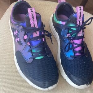 Under amour womans size 7 blue purple sneakers